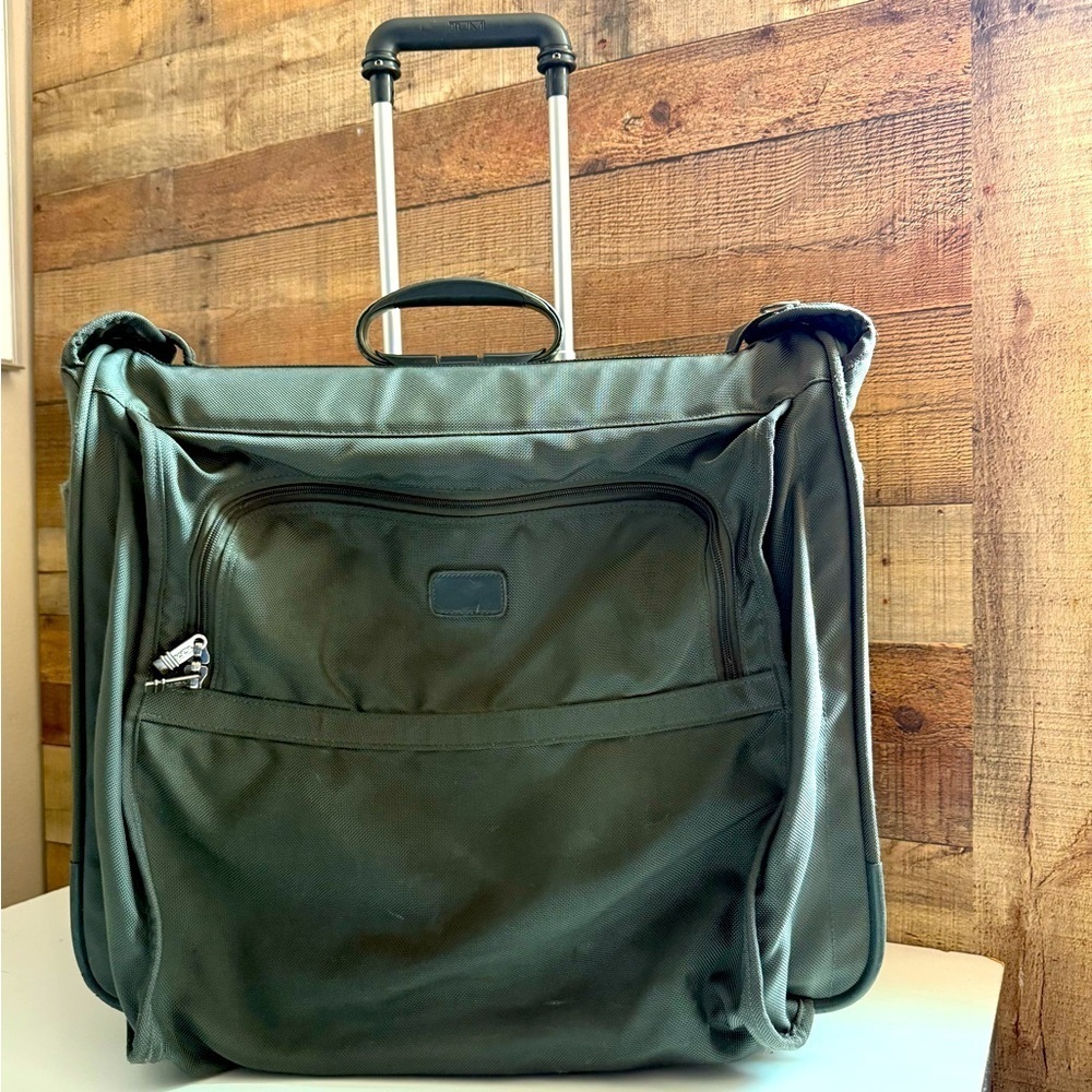 VTG 2241M3 Tumi Alpha 2 Wheeled Large Garment/Suitcase Travel Bag